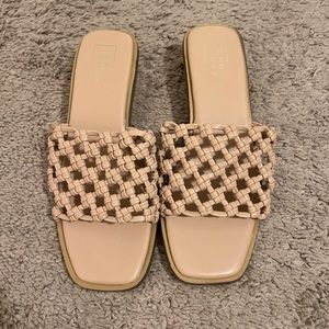 Tan/nude sandal
